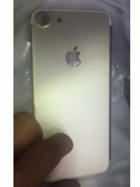 Първи фотографии на корпуса на iPhone 7 без стандартно 3,5-милиметрово аудио гнездо