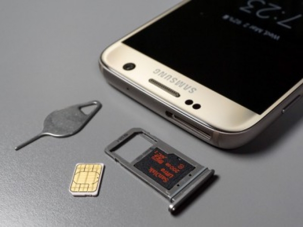 В Galaxy S7 успяха да поберат две SIM-карти плюс една microSD карта памет