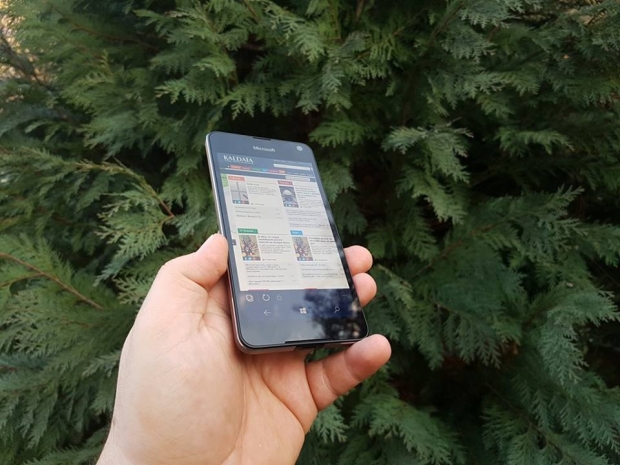 Ревю на Microsoft Lumia 650: бюджетен метален смартфон