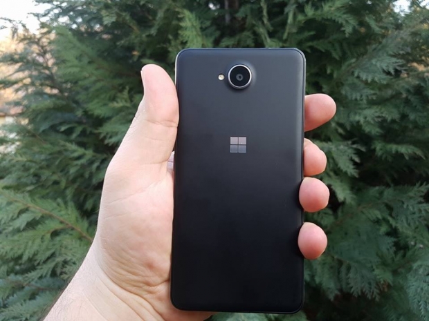 Ревю на Microsoft Lumia 650: бюджетен метален смартфон