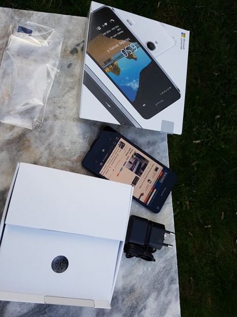 Ревю на Microsoft Lumia 650: бюджетен метален смартфон