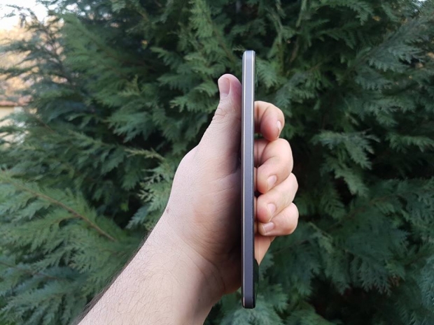 Ревю на Microsoft Lumia 650: бюджетен метален смартфон