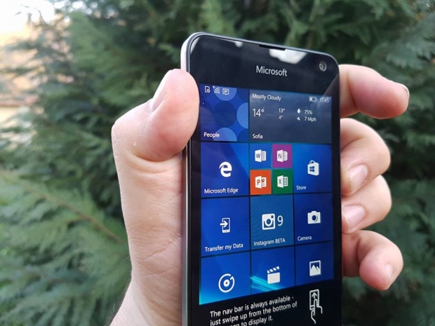Ревю на Microsoft Lumia 650: бюджетен метален смартфон