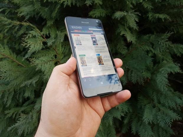 Ревю на Microsoft Lumia 650: бюджетен метален смартфон