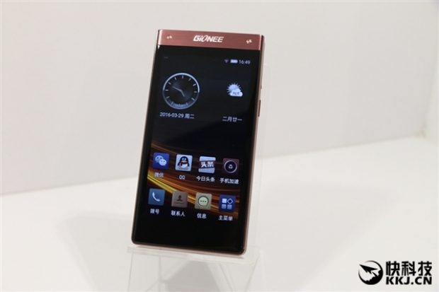 Сгъваемият смартфон Gionee W909 струва 5