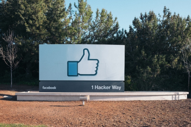Facebook, Twitter и YouTube на съд във Франция заради дискриминационни постове