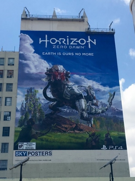 Огромен постер на Horizon: Zero Dawn украси центъра на Лос Анджелис