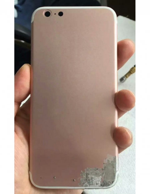 Служител на Foxconn публикува фотография на корпуса на iPhone 7 с цвят розово злато
