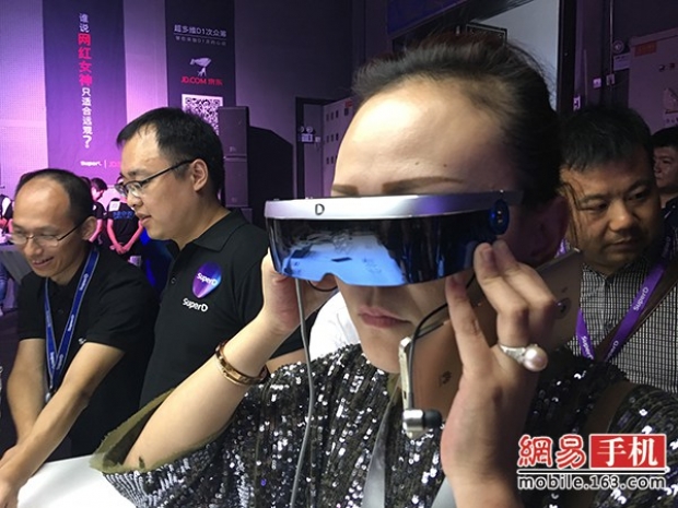 SuperD D1: смартфон с поддръжка на 3D технологиите от новия китайски бранд SuperD