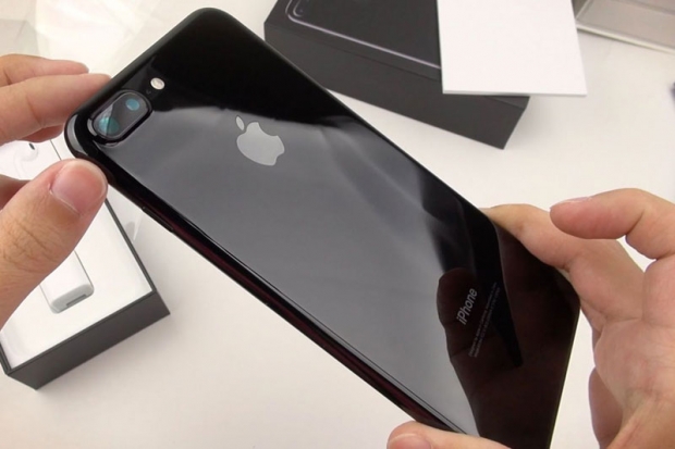 Полираният черен iPhone 7 е дефицитен заради производствени проблеми