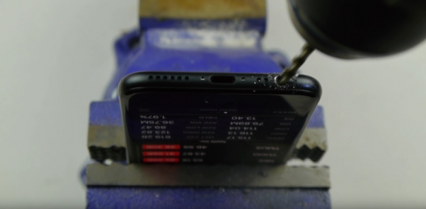 Този YouTube клип за това как да намерите скрития аудио жак може да развали и вашия iPhone 7