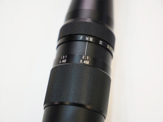 Макрообективът Venus Optics Laowa 24мм f/14 Relay 2x изглежда твърде необичайно