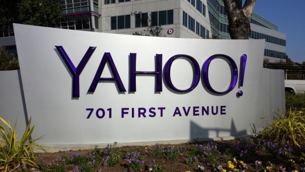 Още грижи за Yahoo