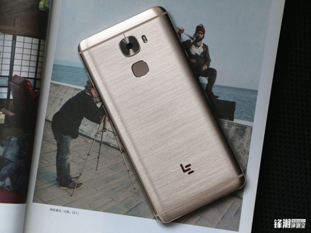 Първата партида смартфони LeEco Le Pro 3 бе продадена за 15 секунди