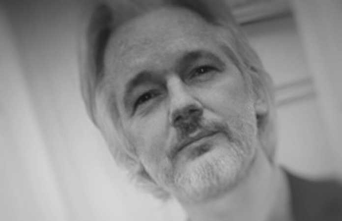 assange-930x601 Асандж смята, че ЦРУ са изгубили контрол над кибероъжията си