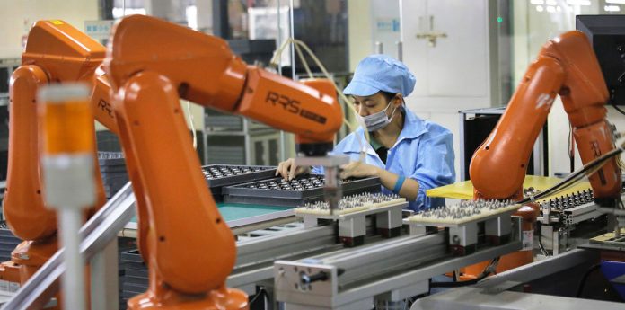foxcon-robots Броят роботи в заводите на Foxconn ще расте с 30% годишно
