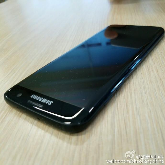 glossy-black-galaxy-s7-edge