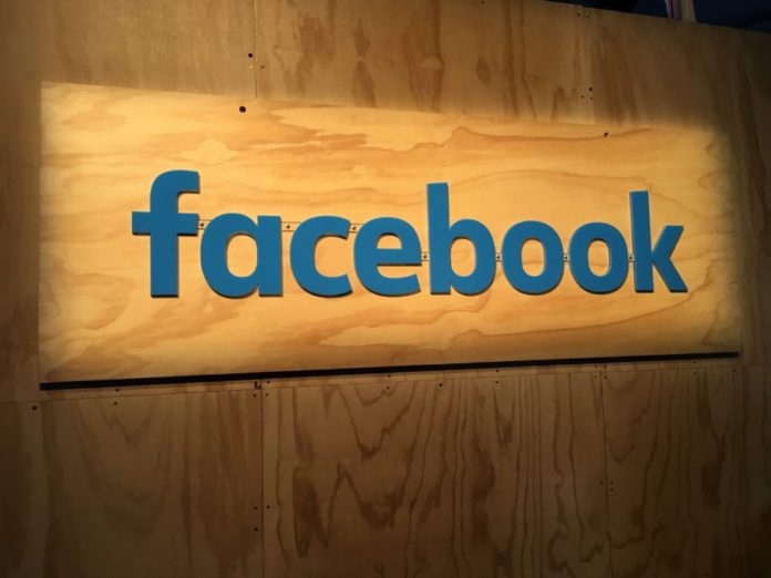 facebook-sign-f8-041216-2-930x698 Facebook разби мащабна спам кампания