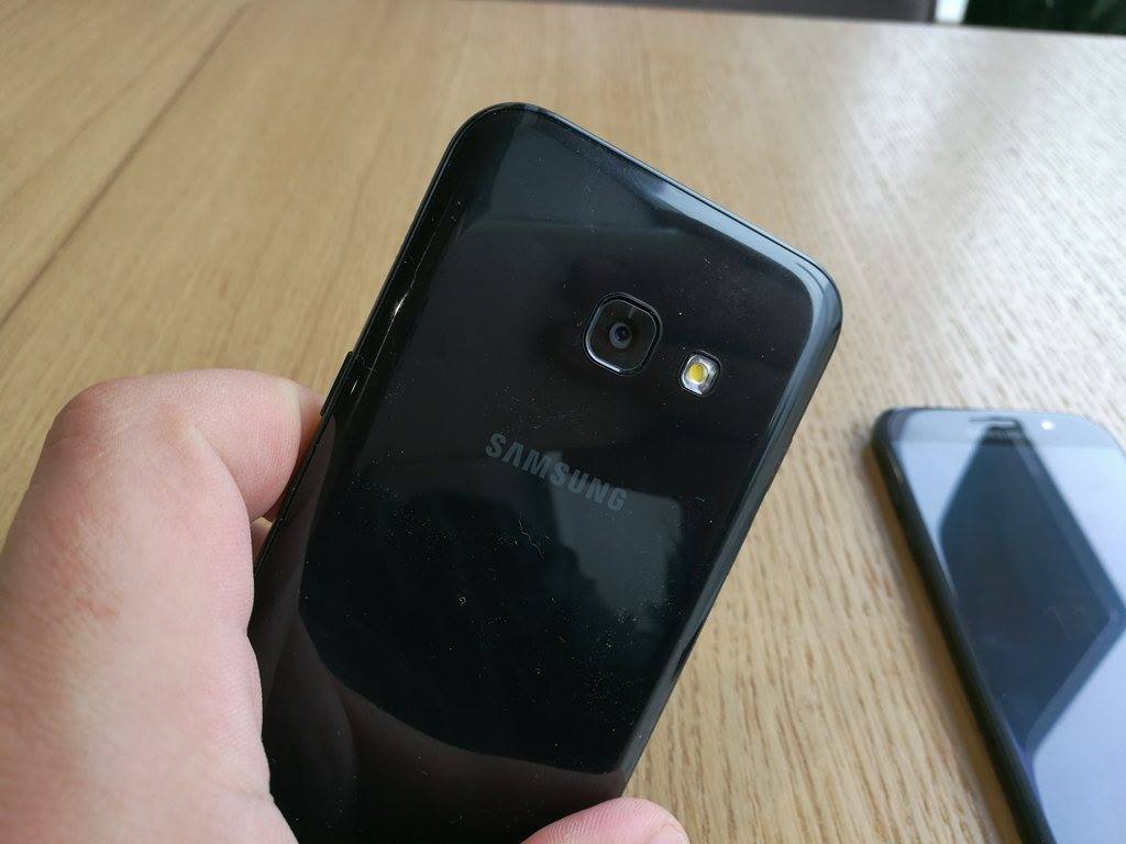 Ревю на Samsung Galaxy A3 (2017) и Galaxy A5 (2017)