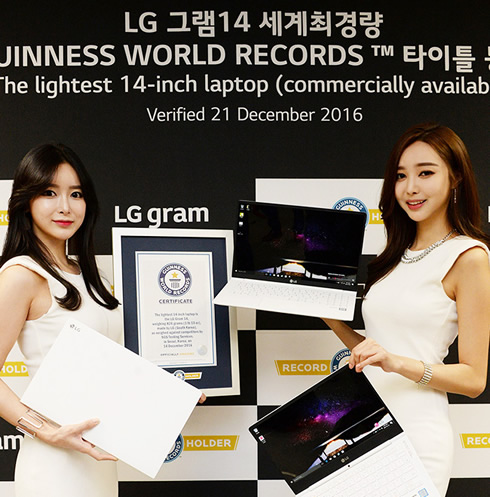 LG Gram 14 с тегло 860 грама бе вписан в Книгата на Гинес като най-лекият лаптоп с 14-инчов дисплей