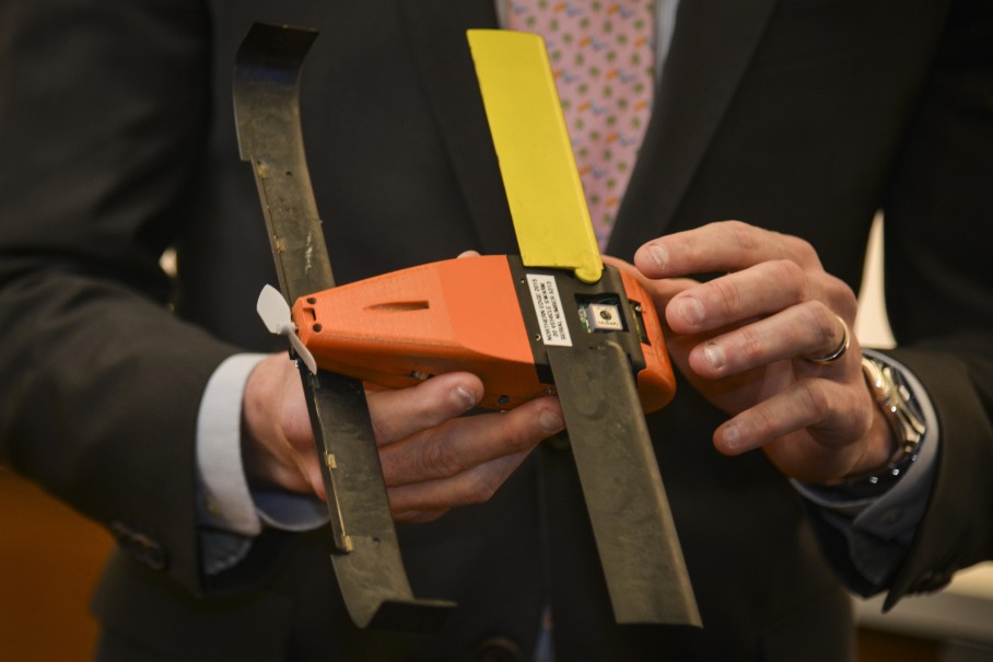 Пентагонът проведе успешни тестове на рой от 103 безпилотни летателни апарати