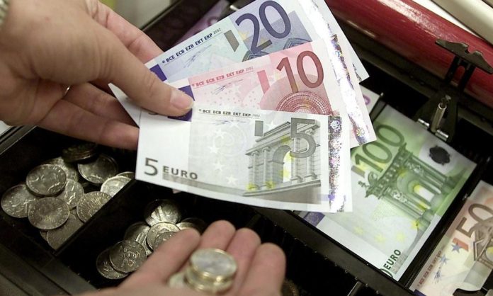 Финландия започна да изплаща по 560 евро месечен ББД на 2000 безработни