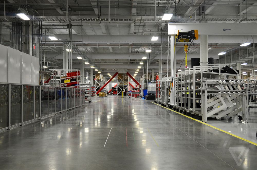 „Гигафабриката“ на Tesla и Panasonic в Невада започна производството на акумулатори