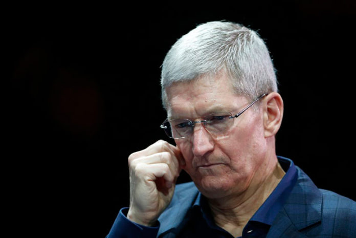 kuk-stock-1 Apple оряза заплатата на Тим Кук поради слабите показатели за 2016 година