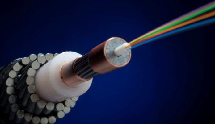fibre NTT тества подокеански кабел, способен на петобитов пренос на данни