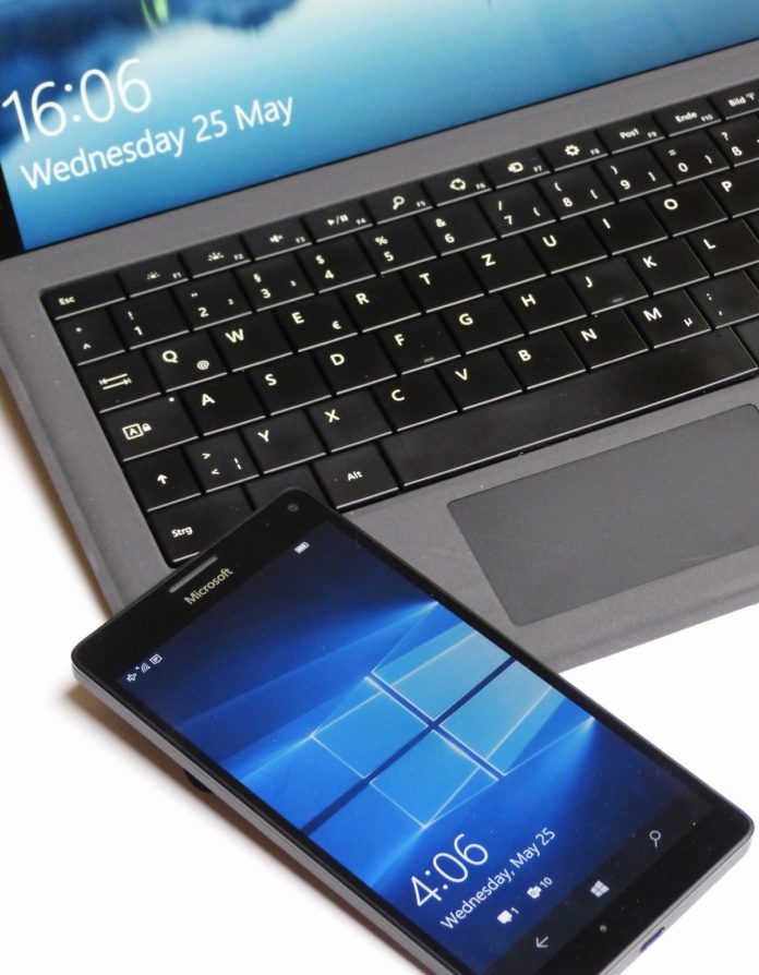 windows phone and laptop Microsoft подготвя единна графична среда за смартфони, компютри и Xbox