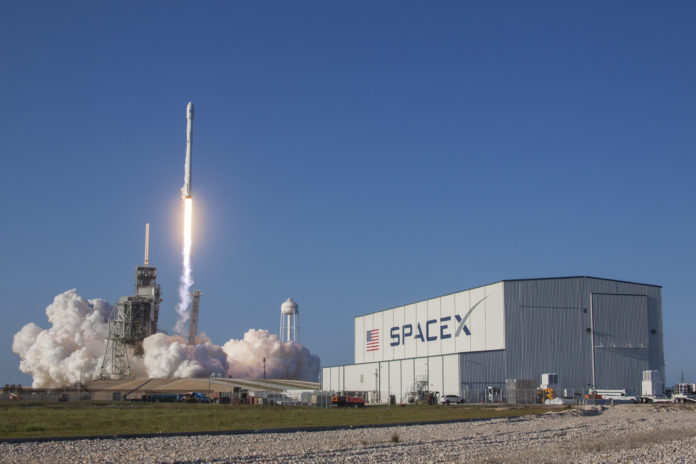 Falcon SpaceX успешно изстреля и приземи използвана първа степен на Falcon 9