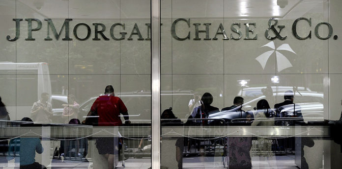 JPMorgan вече използва изкуствен интелект, икономисващ 360 000 часа юридически труд