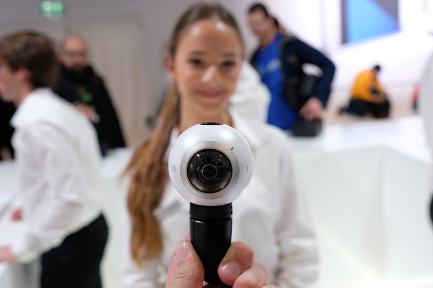 FCC показа новия модел на камерата Samsung Gear 360
