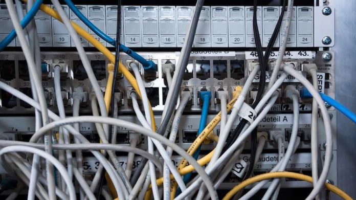 amazon-broke-internet-aws-outage През нощта срещу 1 март Amazon прекъсна почти целия интернет