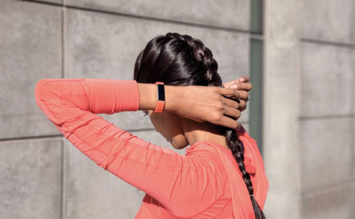 fit-2 Fitbit представи фитнес гривната Alta HR