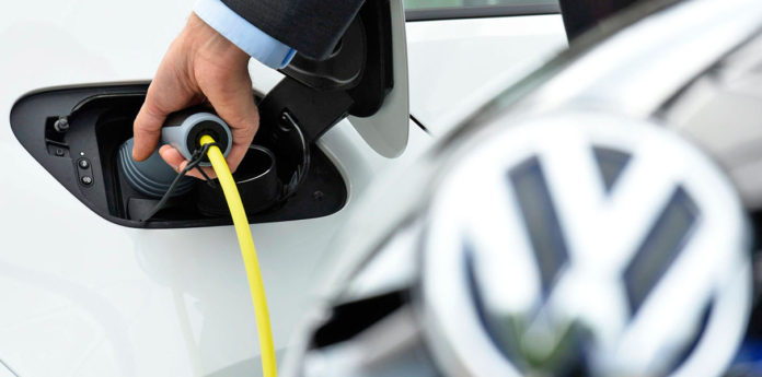 VW Volkswagen инвестира $300 милиона в американската мрежа за зареждане на електромобили