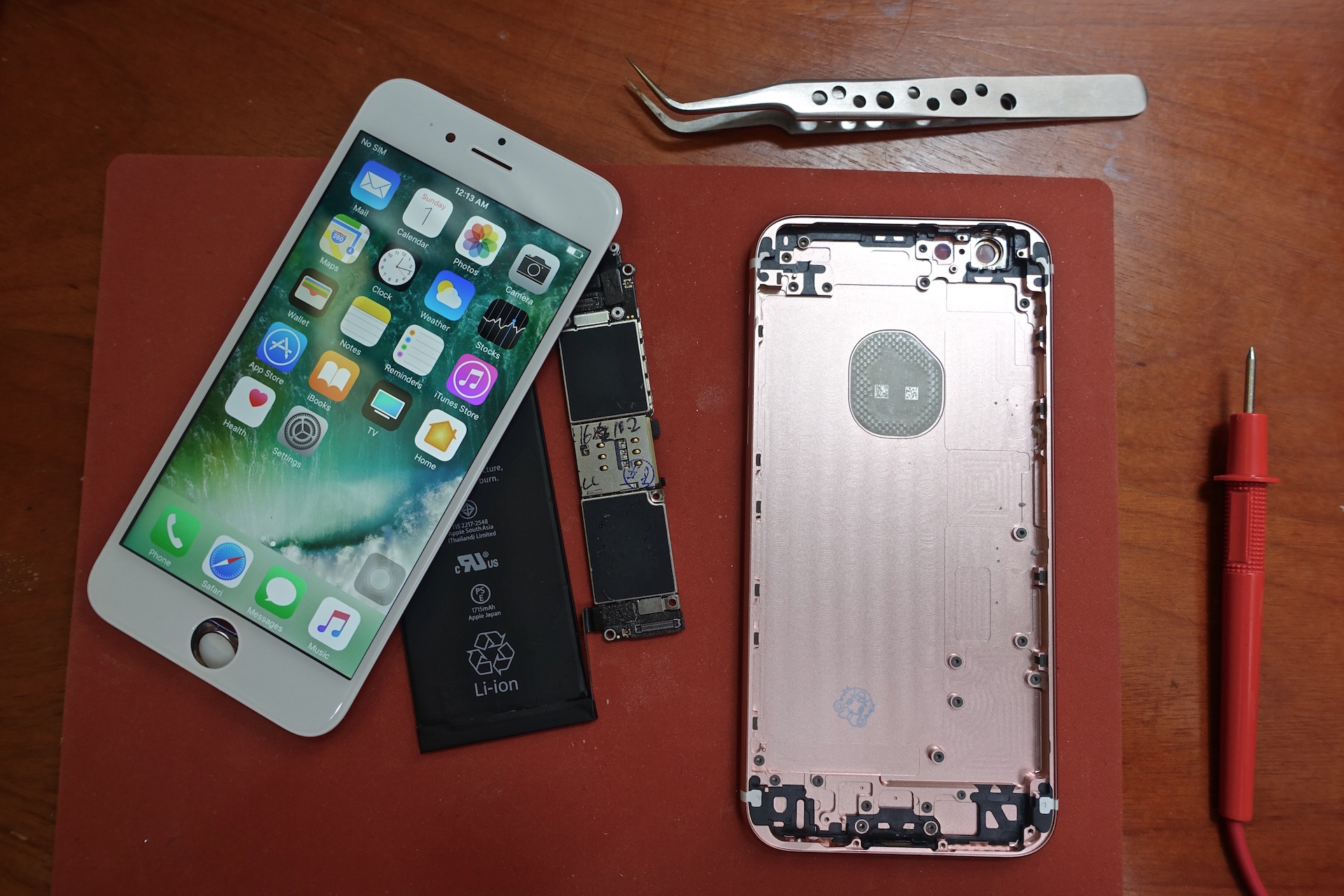 Вижте как можете да си сглобите сами iPhone след пазаруване в Шенджен