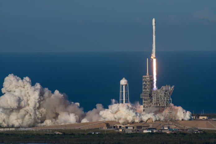 ses falcon x Сателитът SES-10 бе успешно изстрелян в орбита с рециклирана ракета SpaceX Falcon 9
