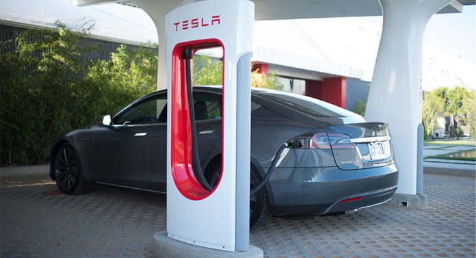 Tesla отново обяви, че ще направи зарядна станция в България