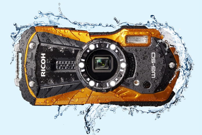 Фотокамерата Ricoh WG-50 издържа на потапяне под вода на дълбочина до 14 метра