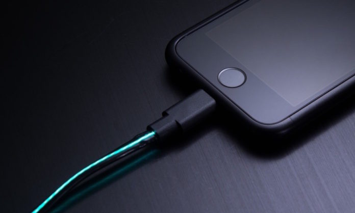 Apple патентова светещ Lightning