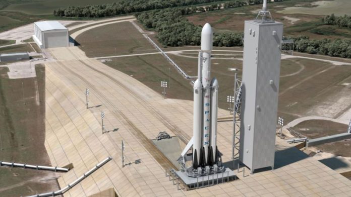 Falcon Heacy SpaceX проведе тестовете на централния двигател на мощната ракета Falcon Heavy