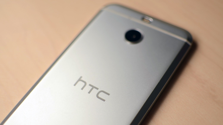 В комплекта с HTC U 11 ще бъде поставен преходник за обикновени слушалки