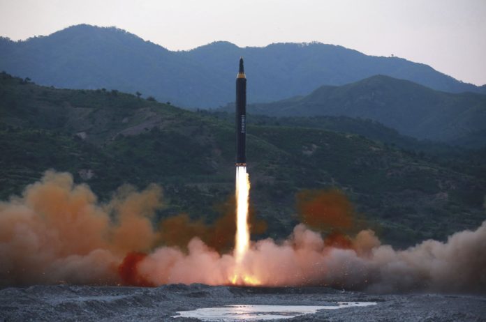 Hwasong-12 Северна Корея публикува видео с успешното изстрелване на балистична ракета