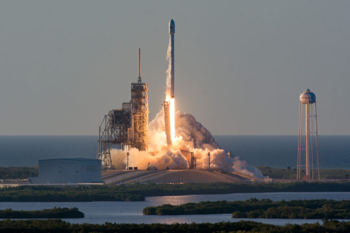 Inmarsat-5 F4 SpaceX успешно изведе в орбита 6-тонния сателит Inmarsat-5 F4