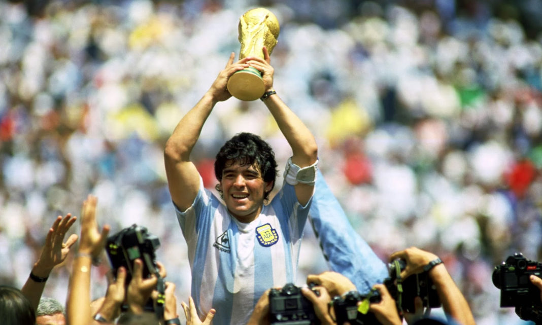 Maradona След нашумял скандал Марадона и Konami станаха първи приятели