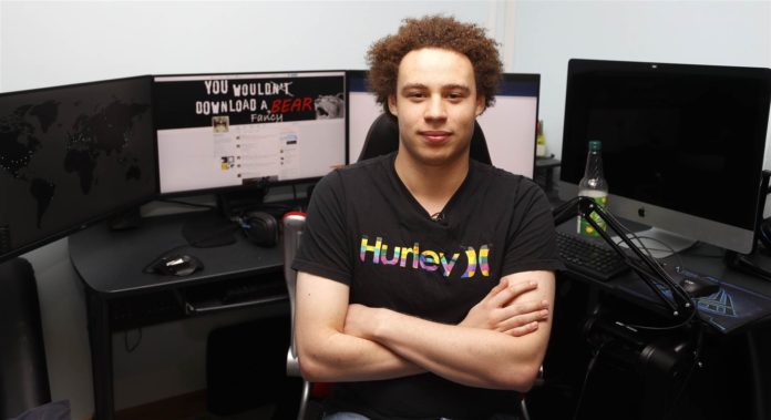 Marcus Hutchins Британецът, спрял вируса WannaCry, получи $10 000 и безплатна пица за една година