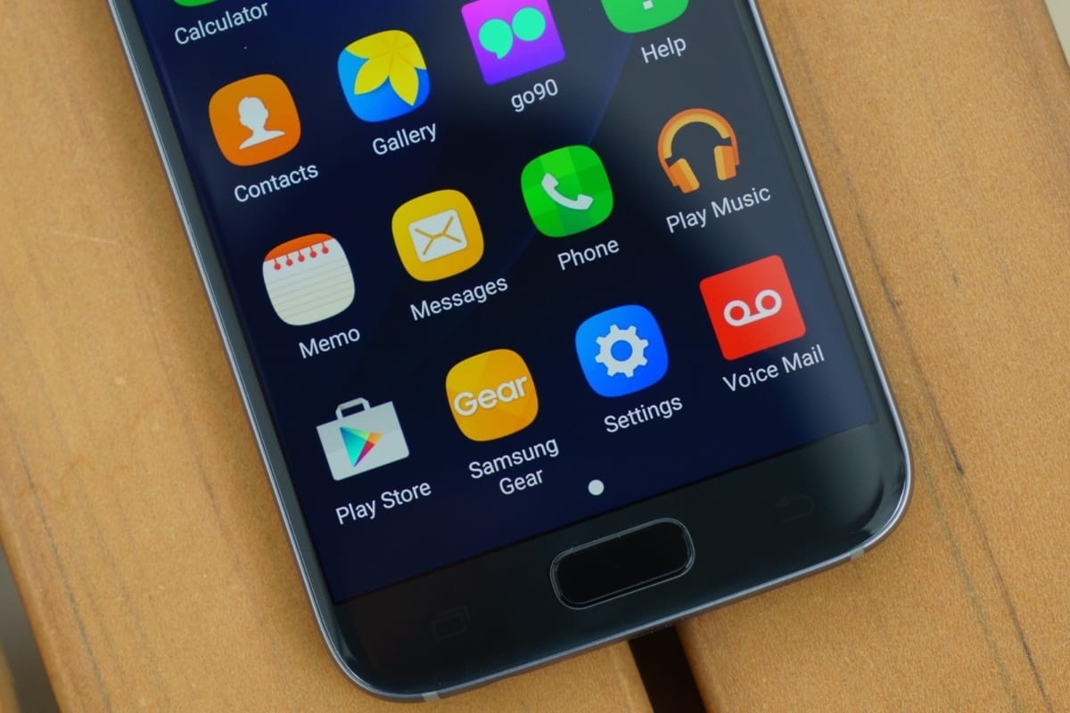 Външният вид и техническите характеристики на новите Samsung Galaxy J7 и Galaxy J5