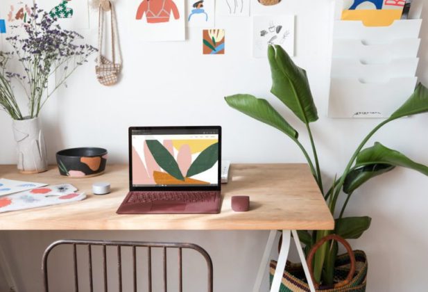 Допълнителна информация за лаптопа Surface Laptop с Windows 10 S и цена 9