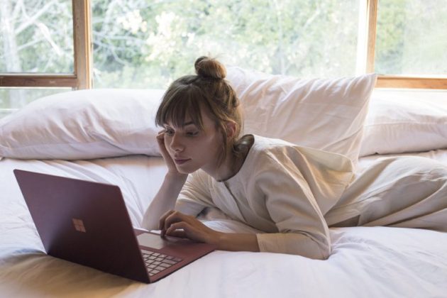 Допълнителна информация за лаптопа Surface Laptop с Windows 10 S и цена 9